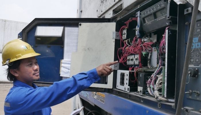 memantau kontainer reefer