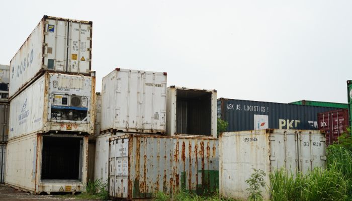 container pengiriman jarak jauh